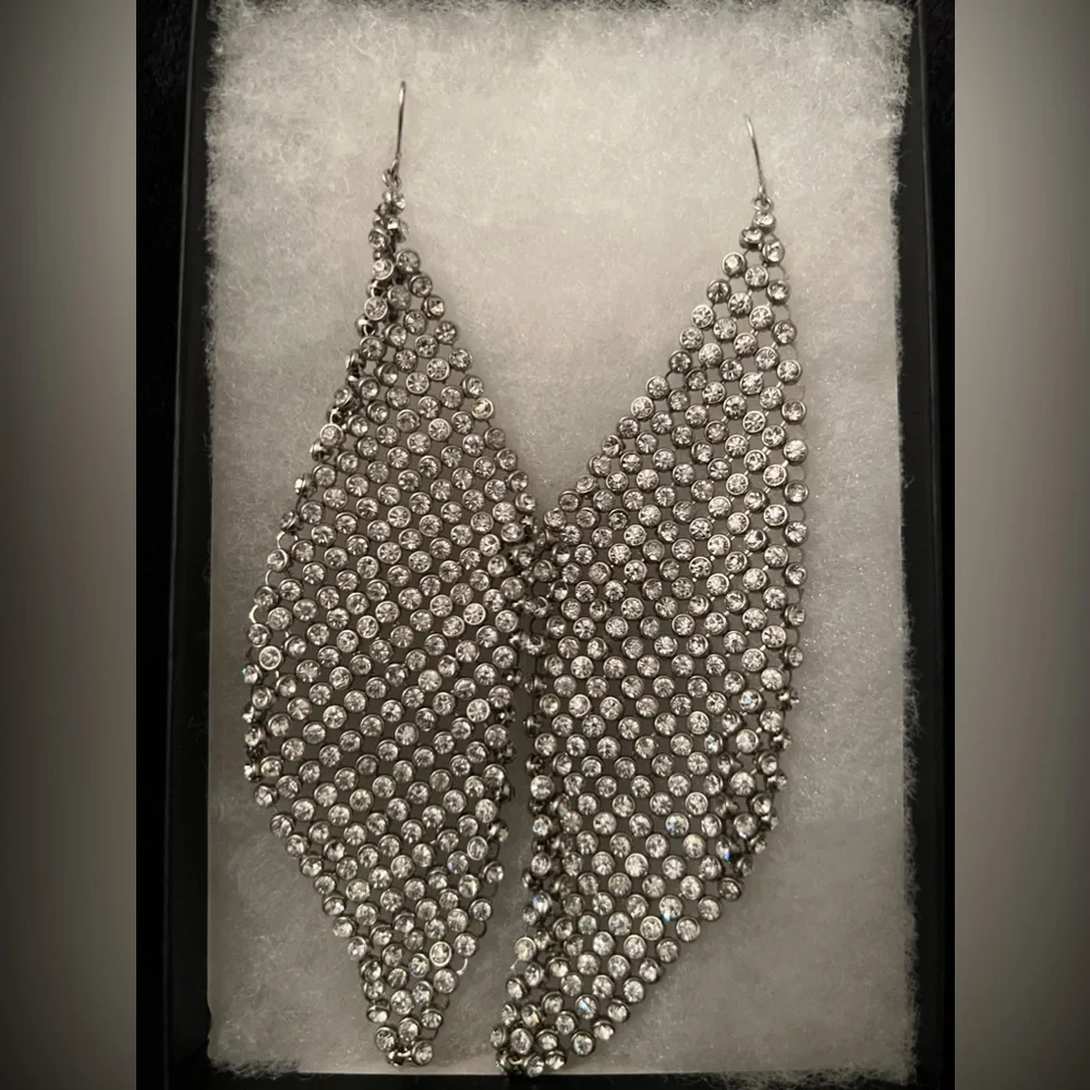 BEBE Swarovski Silver Rhinestone Chainmail Long Drop Earrings w Bracelet Set - Picture 5 of 13